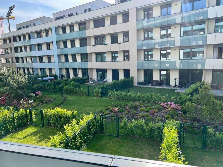 Newly Built Apartment With Balcony, Ac And Free Indoor Garage Prága Kültér fotó