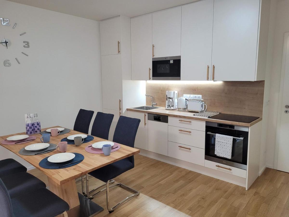 Newly Built Apartment With Balcony, Ac And Free Indoor Garage Prága Kültér fotó