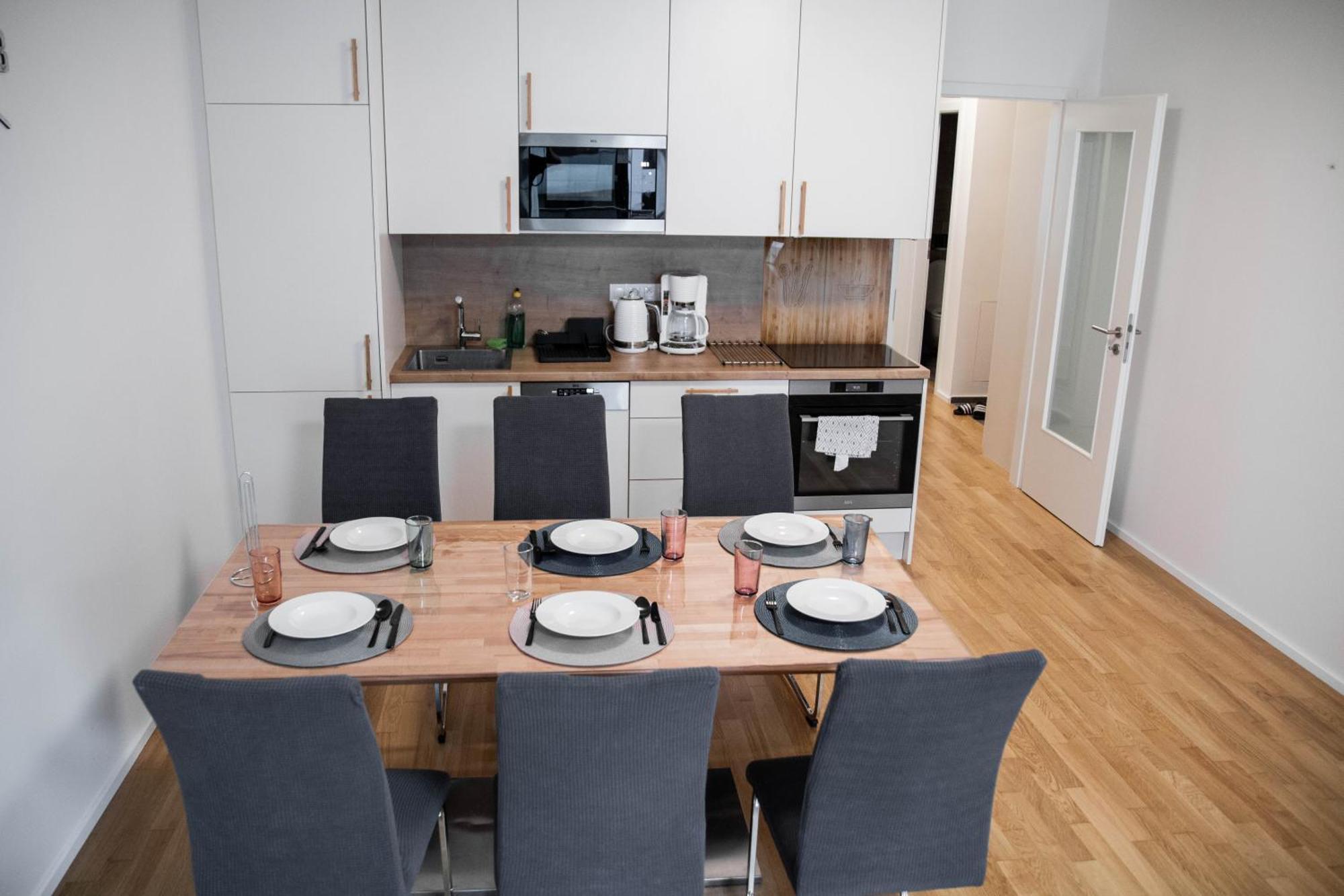 Newly Built Apartment With Balcony, Ac And Free Indoor Garage Prága Kültér fotó