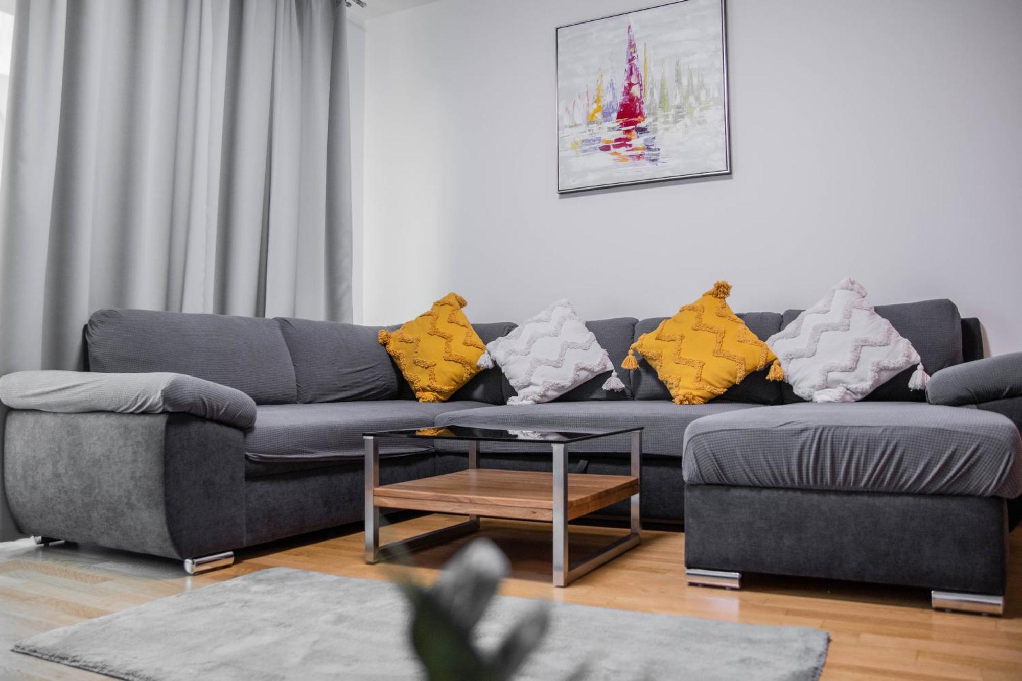 Newly Built Apartment With Balcony, Ac And Free Indoor Garage Prága Kültér fotó
