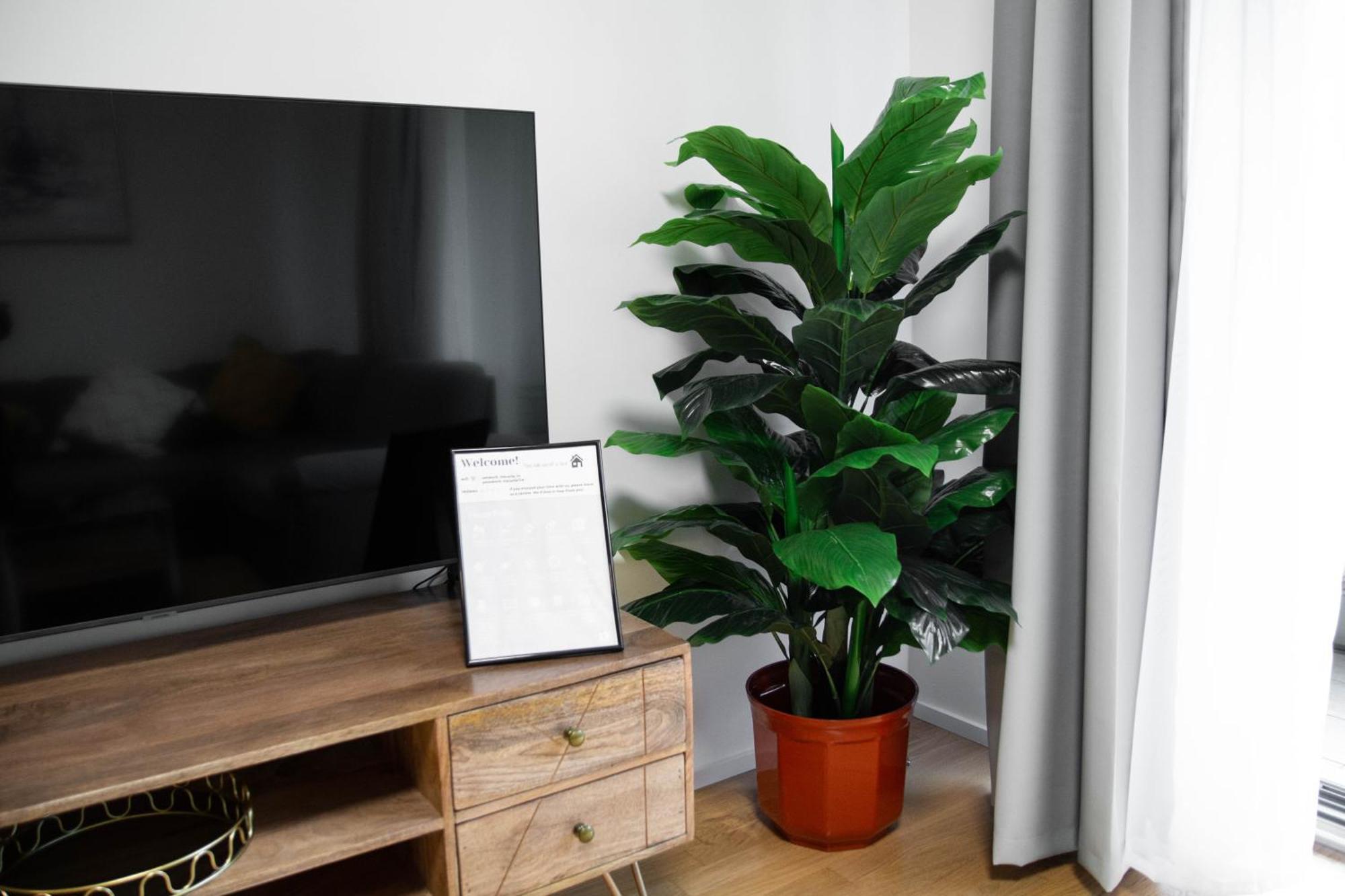Newly Built Apartment With Balcony, Ac And Free Indoor Garage Prága Kültér fotó