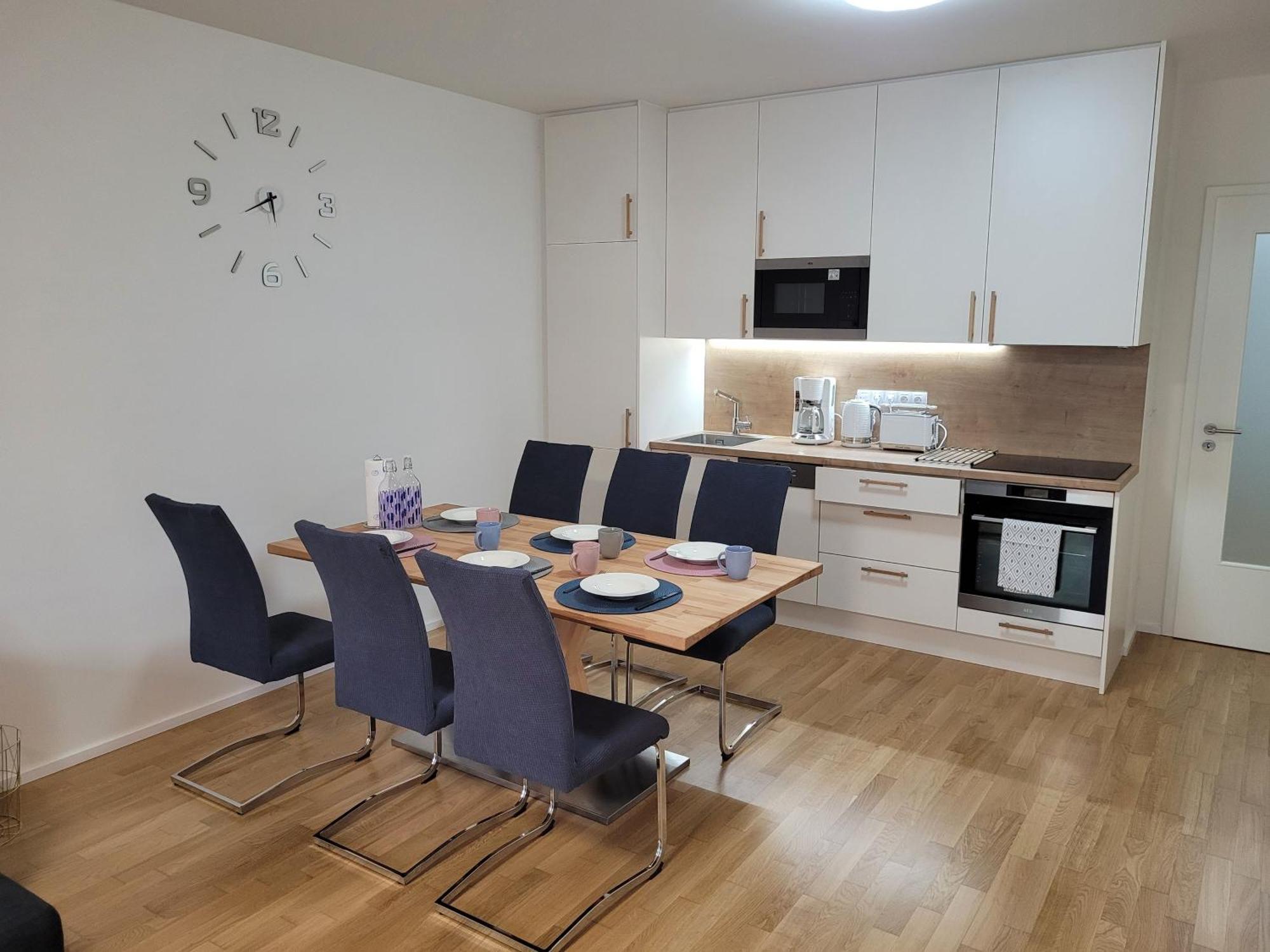 Newly Built Apartment With Balcony, Ac And Free Indoor Garage Prága Kültér fotó
